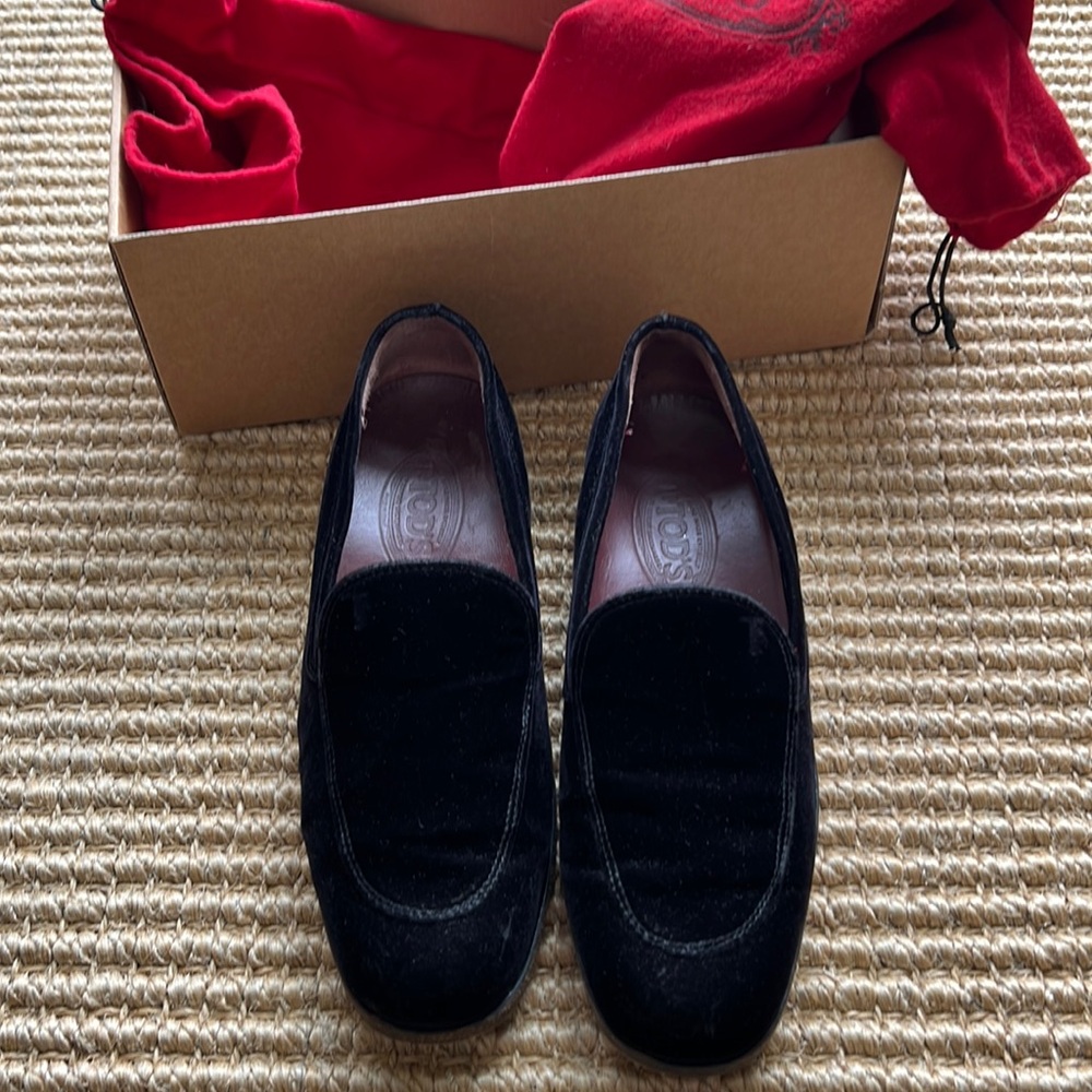 Tod's original Jp Tod's made in Italy . Black velvet flat. Size 6.5 vintage